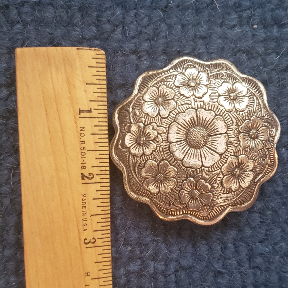 Western chic metal belt buckle statement piece - Picture 3 of 5